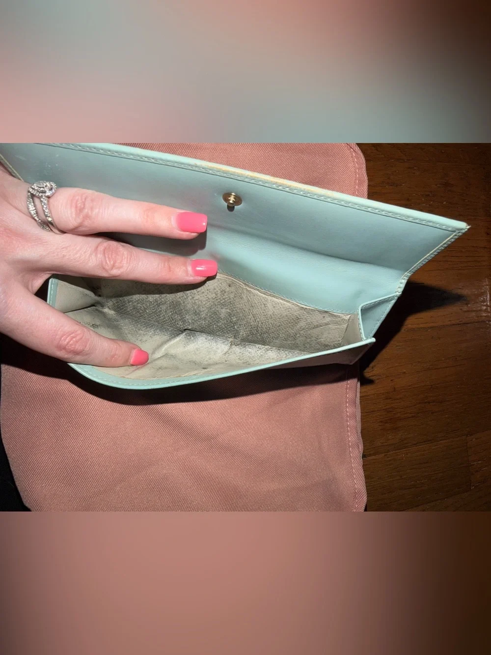 💜low start💜 Gucci Mint Leather Clutch with Gold-Tone Hardware - Picture 7 of 7